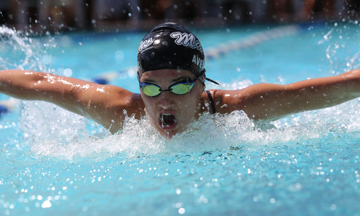 What are the basic swimming techniques for underwater hockey?